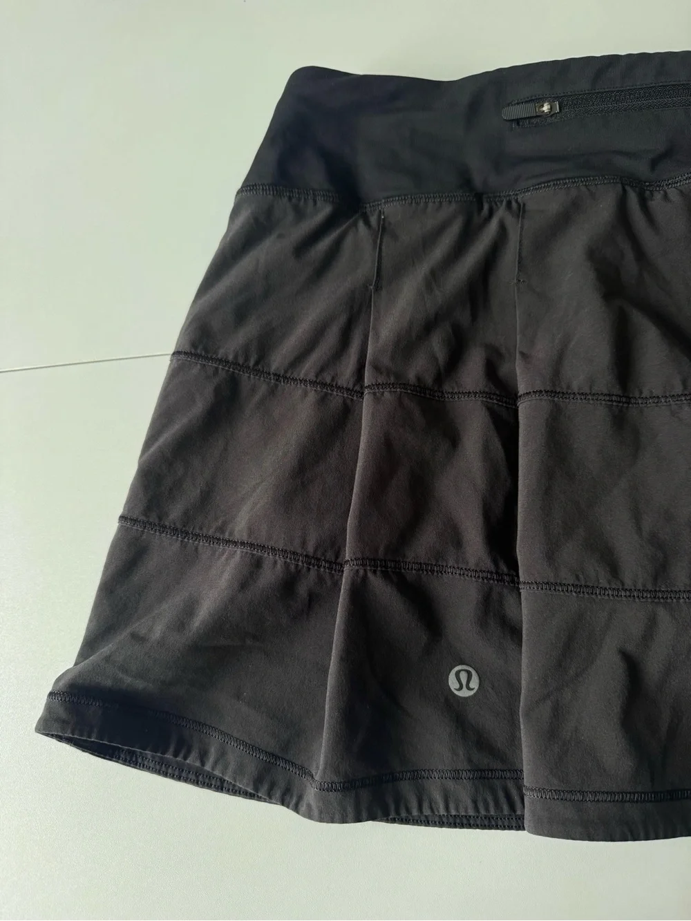 Lululemon Pace Rival Mid-Rise Tennis Skirt in Black (Long 12”) - Size 6